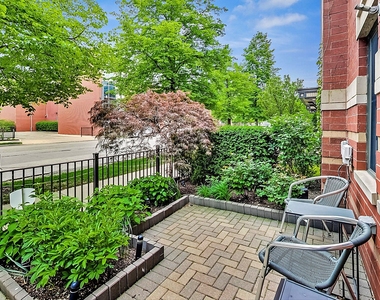 1032 N Crosby Street - Photo Thumbnail 27