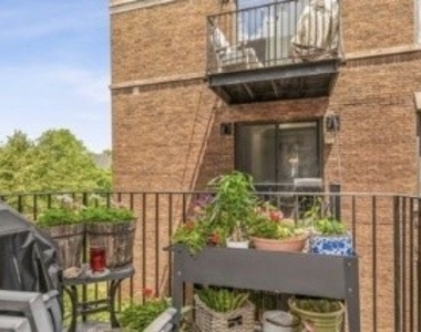 1653 W Addison Street - Photo Thumbnail 9