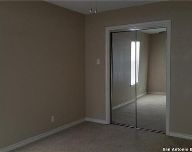 1322 Summerwood Dr - Photo Thumbnail 7