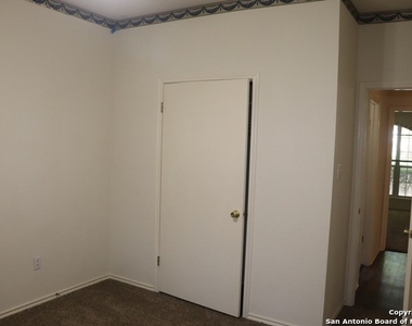 210 Tapwood Ln - Photo Thumbnail 11