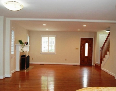 5511 Greentree Rd - Photo Thumbnail 8