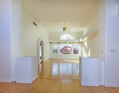 2725 Tidewater Court - Photo Thumbnail 7