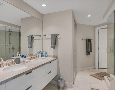 9401 Collins Ave - Photo Thumbnail 25