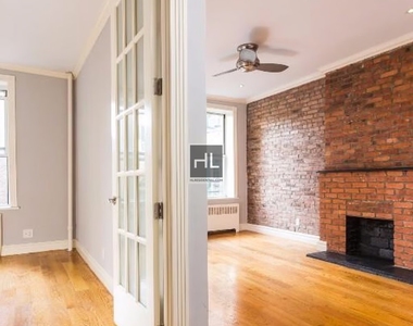 562 Hudson Street - Photo Thumbnail 2