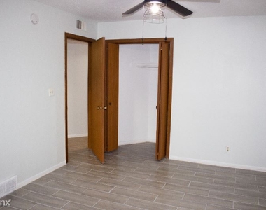 4551 Applewood Ln 4555 - Photo Thumbnail 7