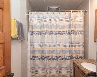 1517 W. Oakdale, Unit 8 - Photo Thumbnail 17