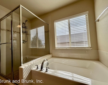 6238 Cumbre Vista Way - Photo Thumbnail 12