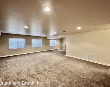 6238 Cumbre Vista Way - Photo Thumbnail 23