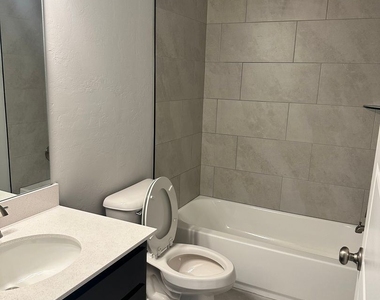 230 Sw 34th St., Unit 1011 - Photo Thumbnail 5