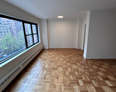 412 East 55th Street - Photo Thumbnail 1