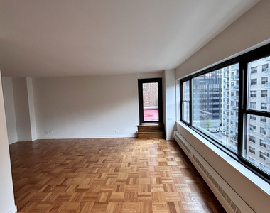 412 East 55th Street - Photo Thumbnail 2