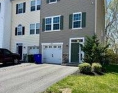 689 Jacobsen Cir - Photo Thumbnail 0