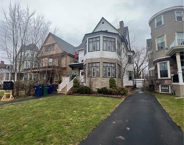 581 Richmond Avenue - Photo Thumbnail 1