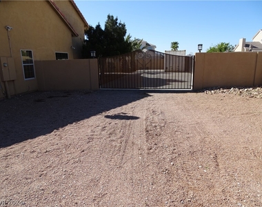 4620 N Tee Pee Lane - Photo Thumbnail 7