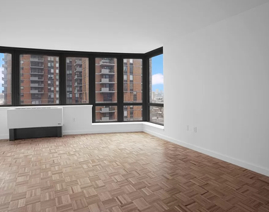 W 50th - Photo Thumbnail 1