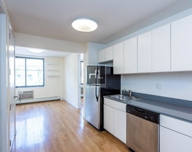 924 Metropolitan Avenue - Photo Thumbnail 0