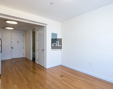 924 Metropolitan Avenue - Photo Thumbnail 2