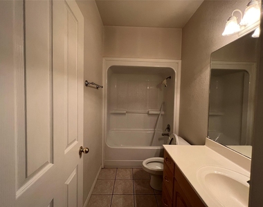 1112 Cimarron Ct - Photo Thumbnail 11