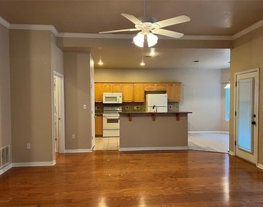 1112 Cimarron Ct - Photo Thumbnail 5