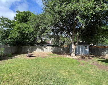 1112 Cimarron Ct - Photo Thumbnail 17