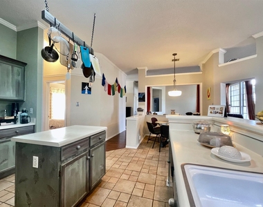 2610 Little Elm Trl - Photo Thumbnail 8