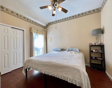 2610 Little Elm Trl - Photo Thumbnail 17