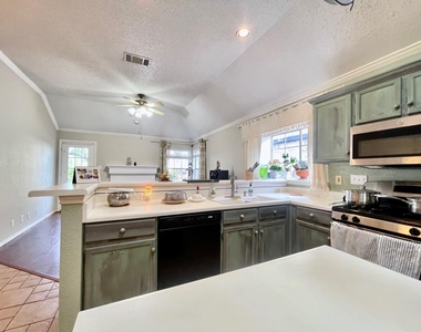 2610 Little Elm Trl - Photo Thumbnail 10