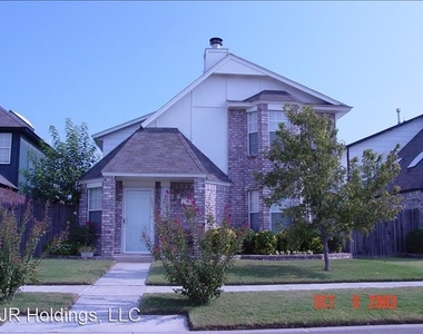 2514 Lakecrest Dr - Photo Thumbnail 0