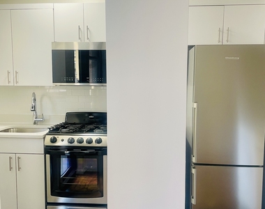 165 East 35th Street - Photo Thumbnail 6