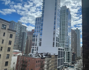 165 East 35th Street - Photo Thumbnail 3