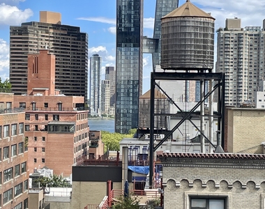 165 East 35th Street - Photo Thumbnail 3