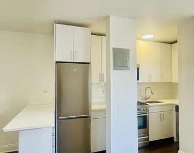 165 East 35th Street - Photo Thumbnail 4