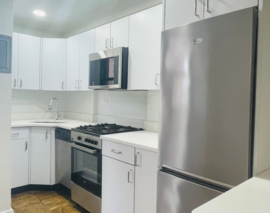 165 East 35th Street - Photo Thumbnail 1