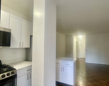 165 East 35th Street - Photo Thumbnail 7