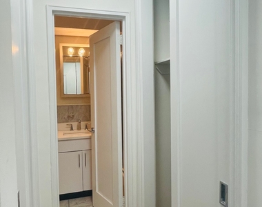 165 East 35th Street - Photo Thumbnail 4
