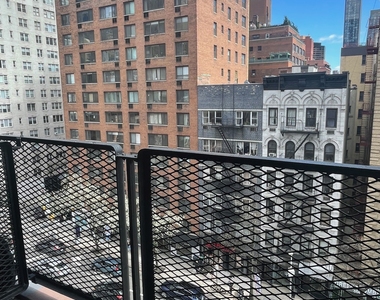 165 East 35th Street - Photo Thumbnail 2
