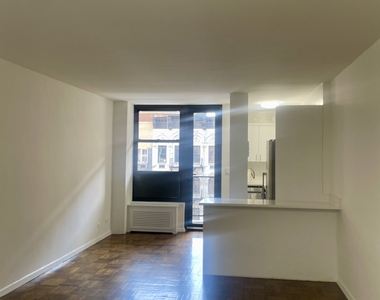 165 East 35th Street - Photo Thumbnail 1