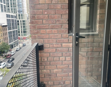 165 East 35th Street - Photo Thumbnail 2