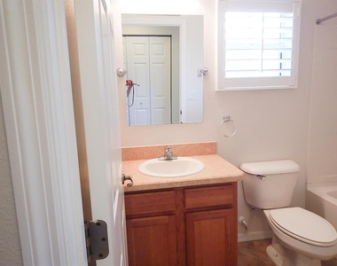 7933 Sw 83rd Place - Photo Thumbnail 20