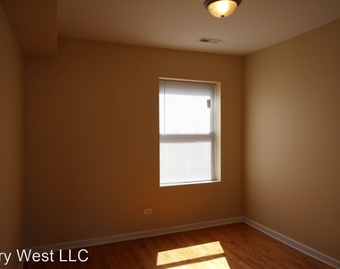 3121 W Lawrence Ave #2 - Photo Thumbnail 5