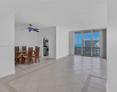 4747 Collins Ave - Photo Thumbnail 19