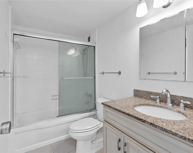 4747 Collins Ave - Photo Thumbnail 27