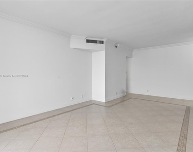 4747 Collins Ave - Photo Thumbnail 20