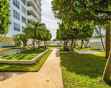 4747 Collins Ave - Photo Thumbnail 12