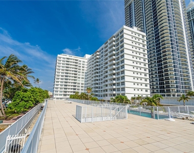 4747 Collins Ave - Photo Thumbnail 11