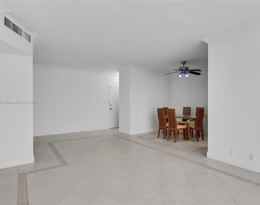 4747 Collins Ave - Photo Thumbnail 21