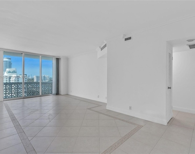 4747 Collins Ave - Photo Thumbnail 18