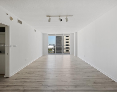 335 S Biscayne Blvd - Photo Thumbnail 1