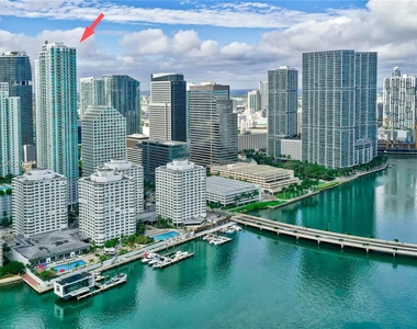 950 Brickell Bay Dr - Photo Thumbnail 4