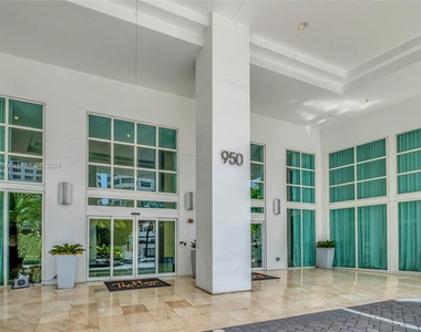 950 Brickell Bay Dr - Photo Thumbnail 21